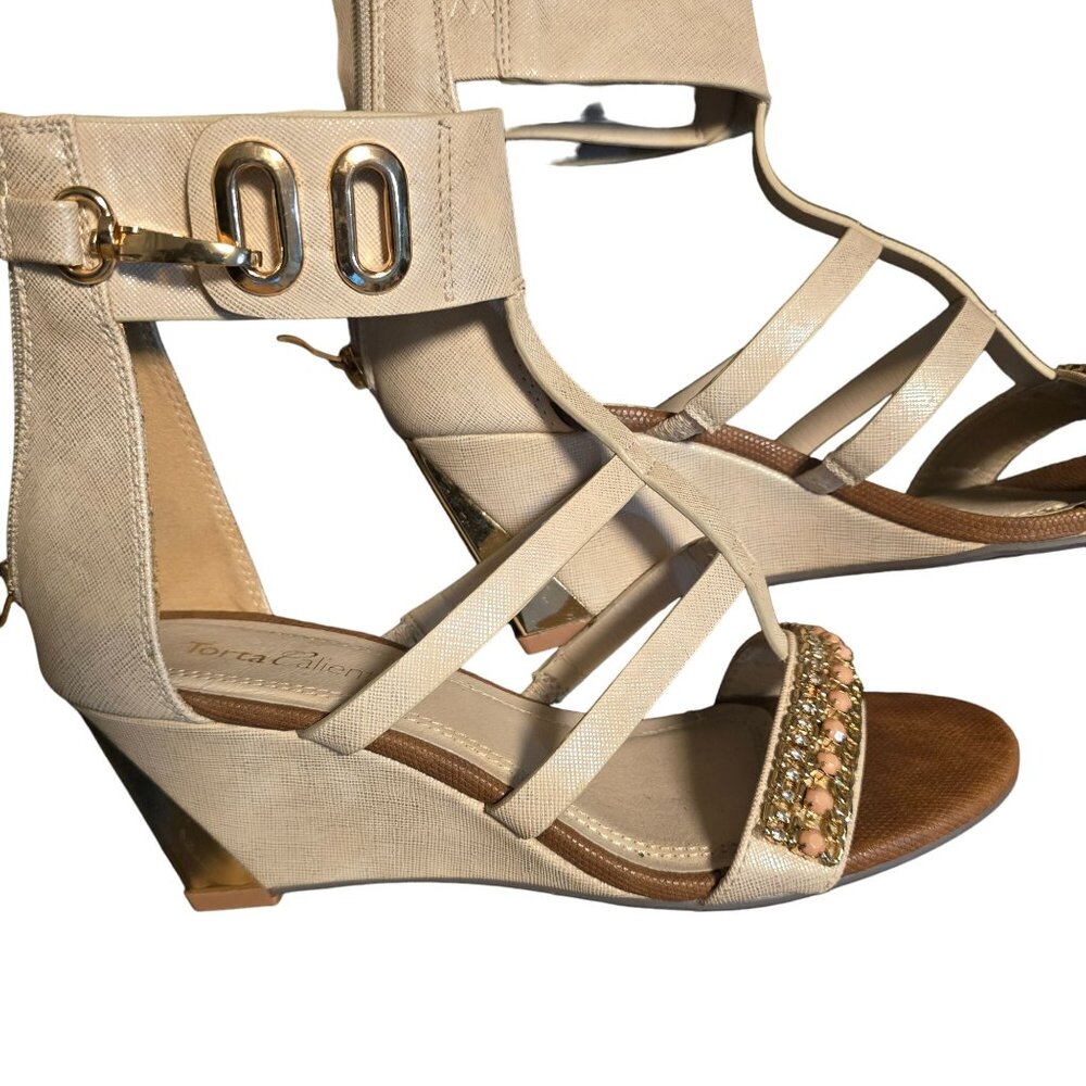 Torta Caliente Womens Strappy Beige Wedge Sandals Size 6.5M With Gold Embellishm